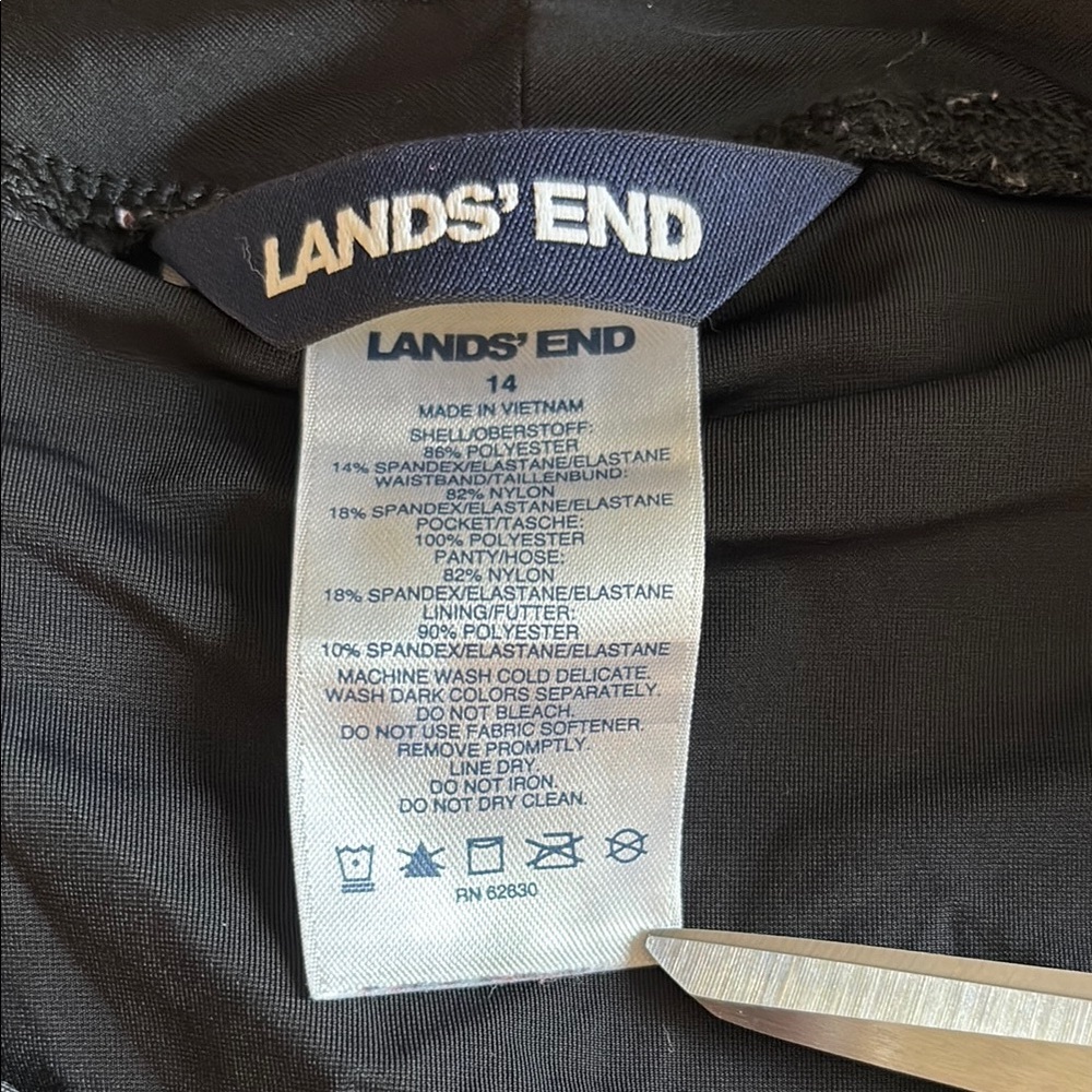 Lands’ End Women's Black Sport Shorts - Picture 5 of 6